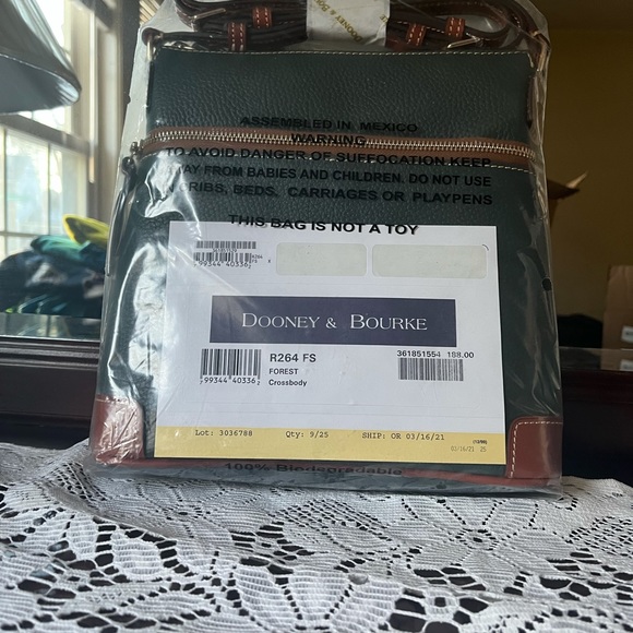 Dooney & Bourke crossbody bag - Picture 3 of 4